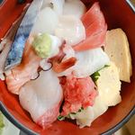 名登利寿し - 生ちらし♬︎新鮮なネタです(*ˊ˘ˋ*)♪酢飯が美味〜♡