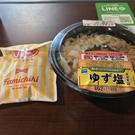 FamilyMart Pasar Hanyu Ten - まぜそばにはファミチキが似合う。