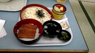 Kuzu no Yu - 当店アシスタントのうな丼とざるうどんのセットはこれで１０００円です