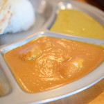 MADAL Meguro Ten - 【パロタセット カレー2種@税込900円】鶏肉のトマトベースのカレー