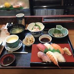 建寿し - 寿司定食1400円！