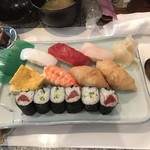 Sushi Shinryoku - 寿司定食1130円！
                      烏賊、鮪赤身、鱸、玉子、海老、稲荷2個、河童巻3個、鉄火巻3個！