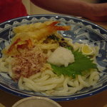 Shiroku jichu Ionmoru Hinode Ten - 冷し天ぷらうどん　です。