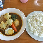 Soup Curry Yuji - 限定チキンカレー（中ライス，辛さ３番）＋ ラビオリトッピング