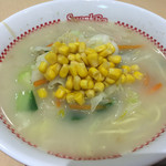 スガキヤ - 野菜ラーメン（450円 税込） メニューの写真ではあるはずのチャーシューとメンマがないっ！