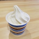 SOFT ICE CREAM SHOP FOUNTAIN - 濃厚バニラカップ 250円