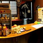 Ishigakijima Soft serve ice cream to Yakiimo Yuruami - 店舗内部は、和のテイストをふんだんに使った落ち着いた雰囲気です。