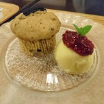 Kotori cafe - バナナマフィンだったか、アイスが普通に旨いで