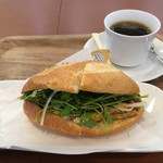 Banh mi & cafe Hadola - 