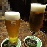 Pub Grandpa - 左・キリンラガー、右・黒ラベル各350円