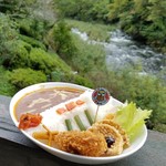 Karen no Yakata - ダムから流れる巴川のせせらぎを聞きながらテラス席で食事