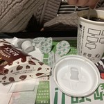 マクドナルド - 2018/11 期間限定の三角チョコパイ 黒 120円とプレミアムローストコーヒー(S) 100円