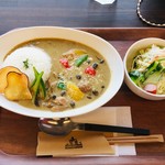 Delight Kitchen 27 - グリーンカレー（サラダ付）850円