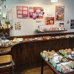 F.labo - イートインスペースもある店内(^-^)/