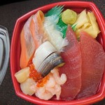 Seafood Chubo Donmaru Koga Ten - 海鮮丼 500円＋税。