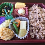 Super Center Okuwa Kota Ten - もっちり赤飯の味わい弁当
                      ４２９円