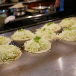 Hiroshima Fu Okonomiyaki Momijiya - ☆ジュージュー焼き焼き!(^^)!☆