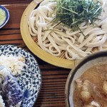 Taka - 天婦羅付、肉汁つけうどん
                      てか、天婦羅いらないから単品にしてよ