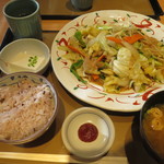 Yayoi Ken Sakura Terasaki Ten - たっぷり野菜の肉野菜炒め定食　790円