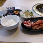 Yakiniku Juju Karubi Hirakata Miyanosaka Ten - じゅうじゅうオススメランチ