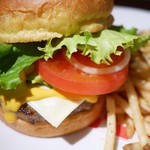 TEDDY’S BIGGER BURGERS Harajuku Omotesando Ten - プレミアムアボガドチーズバーガー