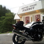 COFFEE　HOUSE　PARROT - 駐車場は坂道になっているので、バイクの方はご注意を。私は立ちゴケしました＞＜