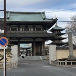 ビストロ ラ・プリュム - 由緒ある覚王山日泰寺。