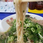 Rairai Tei Ako Ten - 細めのストレート麺は硬めで