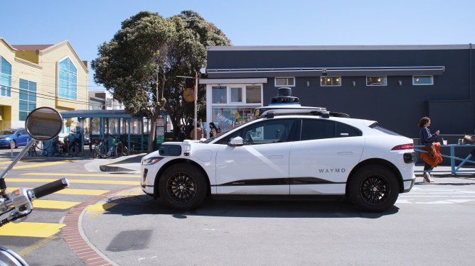 Waymo jaguar i-pace fully autonomous robotaxi in san francisco