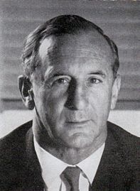 Die oudleerder Frank Waring (1908–2000) het vir die Springbokke rugby gespeel en later een van die eerste twee Engelssprekende ministers in 'n NP-kabinet geword, onder dr. H.F. Verwoerd.