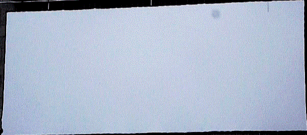 Percussion d'un ballon sur un écran de cinéma ; noter les rebonds de l'onde sur les bords du cadre de l'écran.