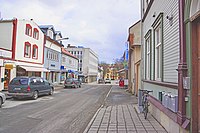 Katunäkymää maaliskuussa 2014. Levangerin keskusta tunnetaan 1800- ja 1900-lukujen vaihteen puutalokortteleista, jotka on suojeltu.[4]