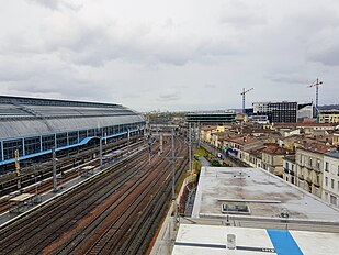 Vue du nord de la gare, avec le pont d'Aquitaine au fond.