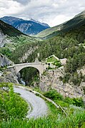 Le pont d'Asfeld, à l'est de la vieille-ville, sous le fort des Têtes.