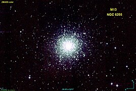 M13 en infrarouge par le relevé Two-Micron All-Sky Survey (2MASS).