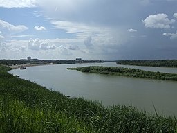 Floden, nära Pavlodar i Kazakstan