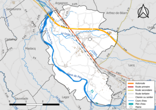 Carte en couleur présentant le réseau hydrographique de la commune