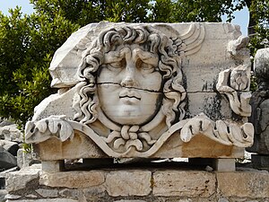 Didymes, Gorgone du sanctuaire d'Apollon (VIe et IIIe siècles av. J.-C.).
