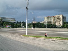 Plac rewolucji w Hawanie. W tle siedziba ministerstwa spraw wewnętrznych z wizerunkiem Ernesto „Che” Guevary