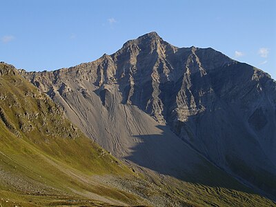 Lenzerhorn von Norden, aus der Nähe des Sees Lai Plang Bi aufgenommen