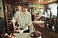 Camareira nun restaurante da antiga RDA 1988.