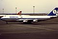 Un Boeing 747-300 de la Sabena, derrière un de la Swissair en 1987 à l'Aéroport international de New York - John-F.-Kennedy.