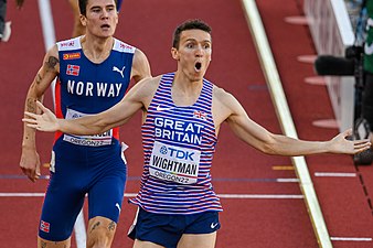 O britânico Jake Wightman vence os 1500 m derrotando o campeão olímpico norueguês Jakob Ingebrigtsen.