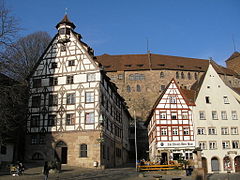 Place de la Tiergärtnertor, avec la Pilatushaus à g.