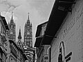 Basílica del Voto Nacional straight ahead and to the right, Iglesia de El Carmen Bajo, Quito