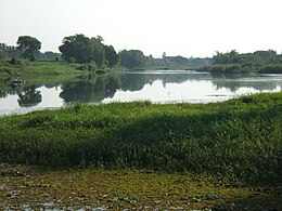 Grossi par les premiers grands affluents, le fleuve prend forme en traversant le plateau du Deccan, où il dessine une vallée ainsi que l'île de Srirangapatna.