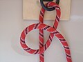 Halter hitch 1 : Place rope behind, through or around anchor object. Form a loop in the working part of the rope.