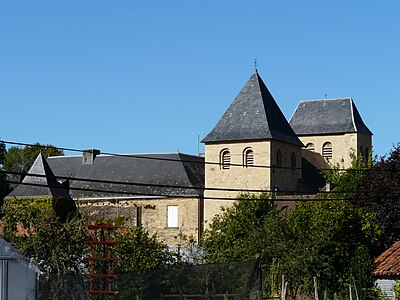 Herrenhaus und Ortskirche in Nantheuil