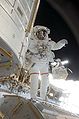 Fossum ripreso durante la seconda passeggiata spaziale nella missione STS-124