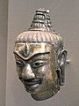 Den indiske guddommen Shiva med knuteformet hårtopp og et tredje øye, skulptur fra 800-tallet. Foto: Fra Asian Art Museum i San Francisco, 2007